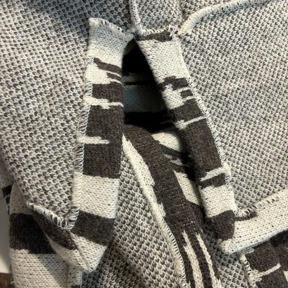 LOGHOUSE Sz M 100% Wool Cardigan Point Lapel Button Closure Pockets Side Slit - Picture 8 of 10